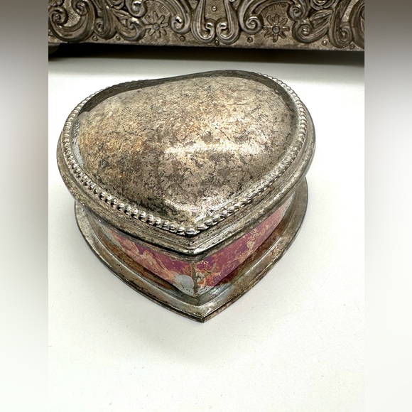 Vintage Silver Small Heart Jewelry Trinket Box - Picture 1 of 10